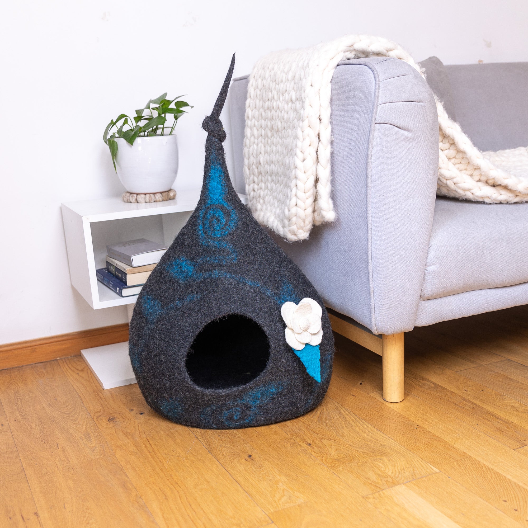 Knot Felt Cat Cave