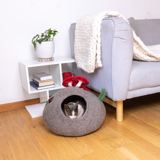 Mini Bug Mushroom Felt Cat Cave 100% New Zealand Wool handmade color floral red green brown 7kg -8kg 50 cm