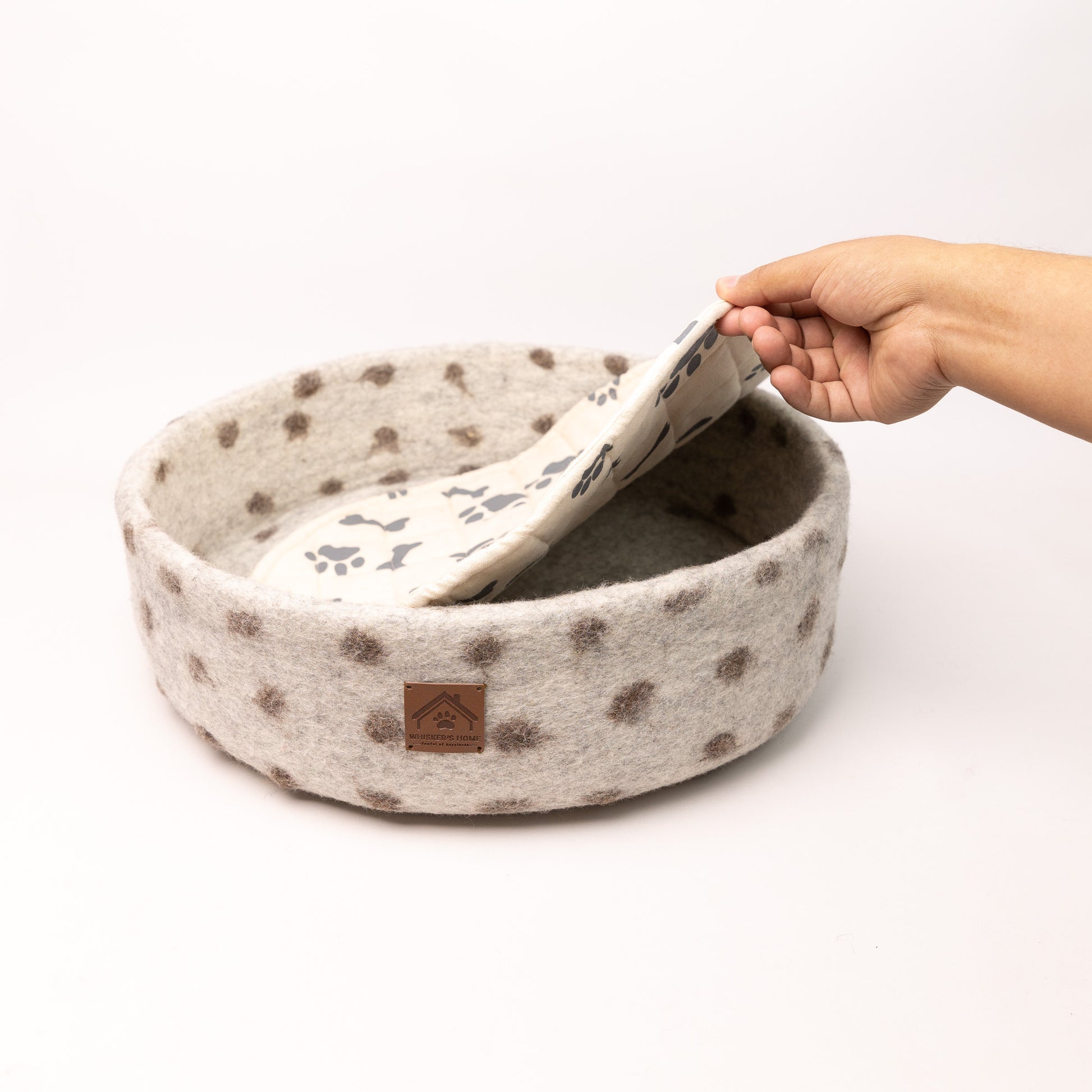 Spotty Handmade Felt Pet Bed 100% New Zealand Wool handmade color floral gray white cream pet product comfy
